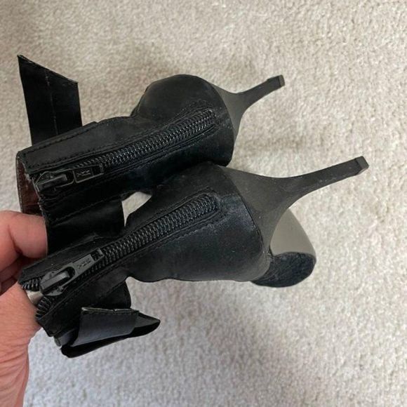 Charles David Black Lace Strappy Heels‎ - Picture 3 of 6